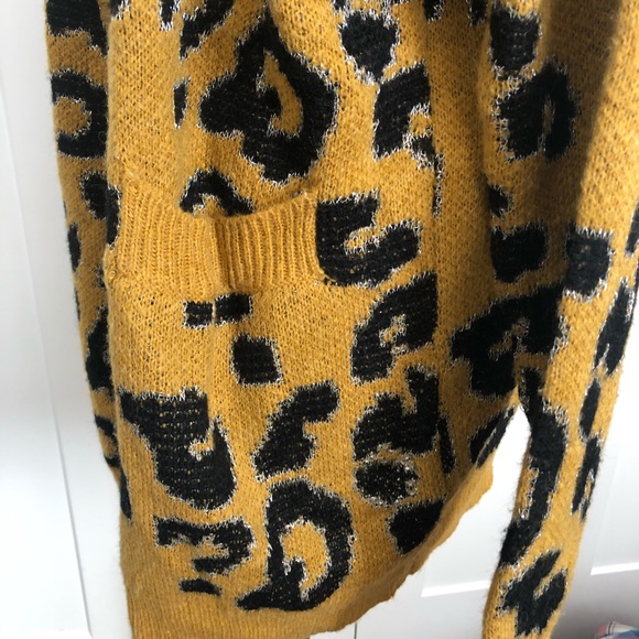 ❌SOLD❌J.O.A Animal Print Cardigan Sweater Button - Picture 5 of 8
